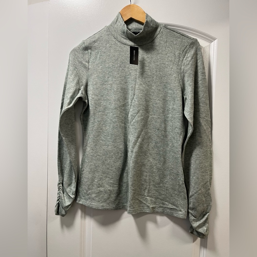 NWT- RW & Co size M, long-sleeve light heather green light sweater. New with tag